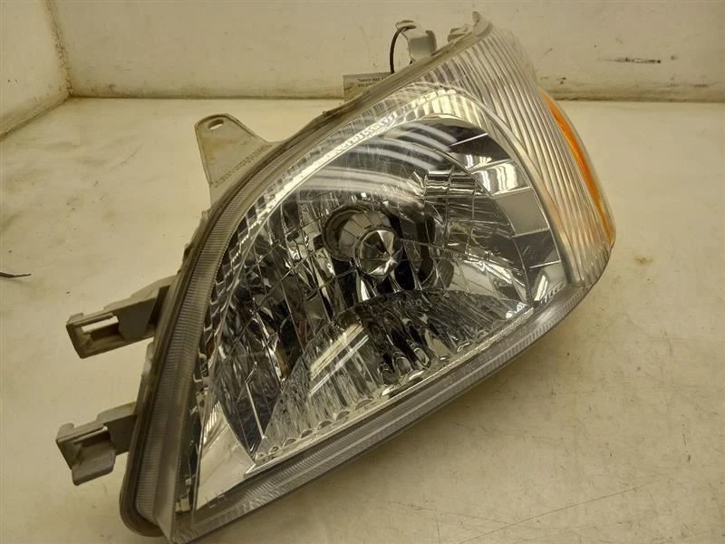 00-02 TOYOTA ECHO DRIVER SIDE FRONT HEADLIGHT ASSEMBLY  - Image 1 of 4