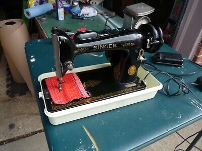Singer AK457024 Sewing Machine (1951) And Very Nice /w  Portable Resin Case • 120€