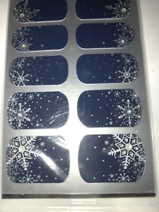 Uñas prensadas Avon Nail Art Fmg nuevas en caja diseño de copo de nieve azul marino y plateado - Imagen 1 de 3