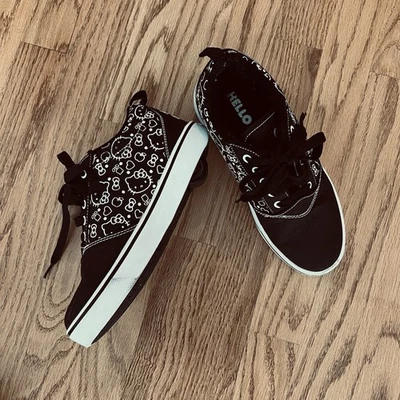 Hello Kitty Youth feminino HEELYS tamanho 4 branco e preto super legal grunge infantil - Imagem 1 de 4