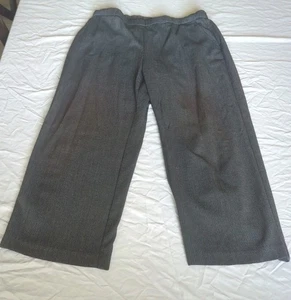 Croft and Barrow Mid Rise  Pull-on Capri Petite Stretch, SZ 14p Grey Micro Check - Picture 1 of 8