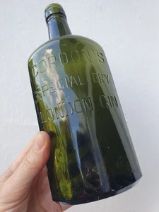 Vintage 1930's Gordon's Special Dry London Gin Bottle Green Embossed Bottle - Picture 1 of 7