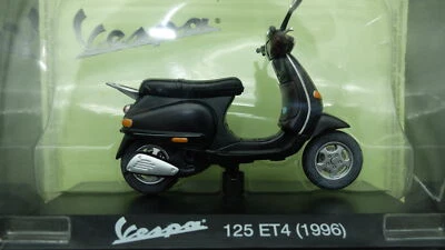 Vespa 125 ET4 Scale 1:18 Vehicles Collection Motor Bike Scooter - Image 1 of 2