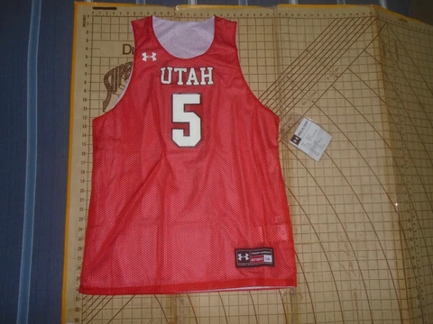 MENS LARGE RED/WHITE UNDER ARMOUR NCAA UTAH #5 REVERSIBLE JERSEY - NWT Cover