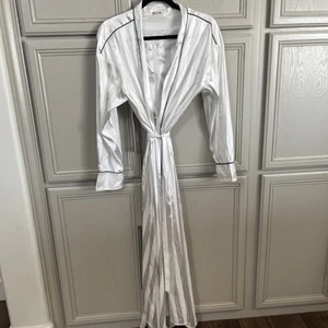 Rare Free People Satin Robe Size M Pajama Party Holiday long Tie Ivory $148 - Picture 1 of 11