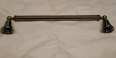 Barra de toallero Kohler K-13108-SN a rayas de 18" solo borde de níquel cepillado Foto 1 de 4