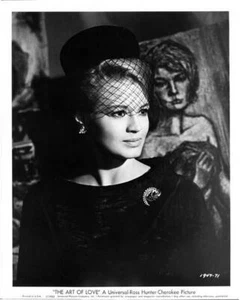 ANGIE DICKINSON carácter original 8x10 todavía EL ARTE DEL AMOR 1965 (p560) - Imagen 1 de 1