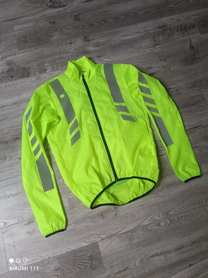  Sportful Cycling  Rain Jacket  Size M Green Sports Equipment  - Image 1 of 4