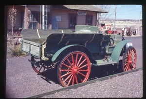 x2 1968 35mm Dias Antik Auto Show Anfang 1900 Nutzfahrzeug LKW Holzräder - Bild 1 von 5