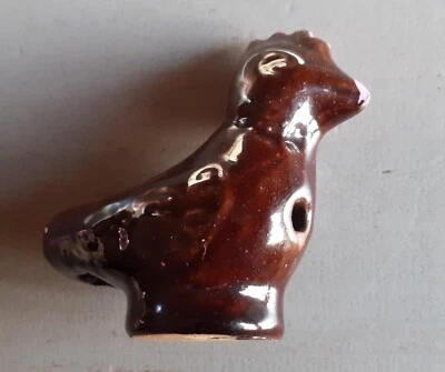 Sifflet ancien céramique poule oiseau jouet ancien zoomorphe art populaire . - Photo 1/4