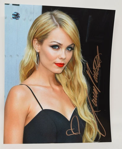 Laura Vandervoort, portrait Signed Photo 8 x 10 COA Cover