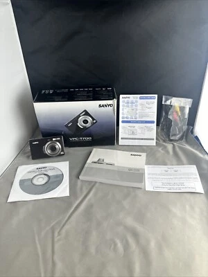 Sanyo VPC-T700 Digital Camera Working Missing Strap And Charger - Image 1 of 4