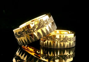 Gelbgold Wolframhartmetall Hochzeitsbänder mit Tannenbäumen & Bergen Sortiment - Bild 1 von 14