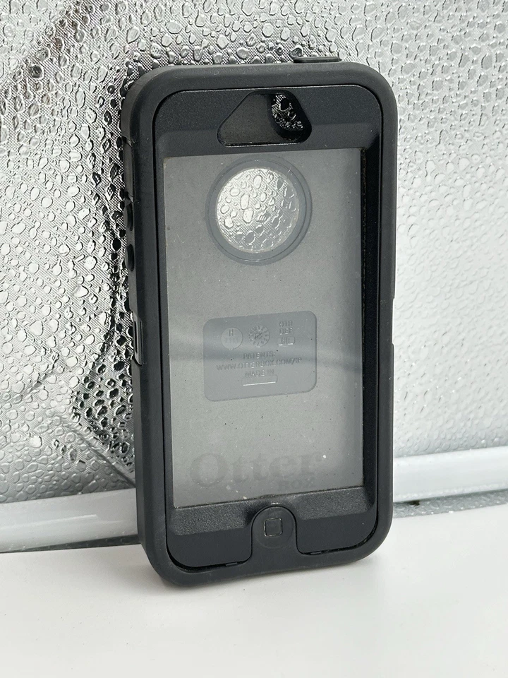 Original Otterbox Defender Case Without Holster for Apple iPhone 5/5s/SE - Black - Image 1 of 4