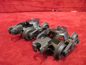 LIONEL POSTWAR MATCHED PR bar  END TRUCKS. - Picture 1 of 8
