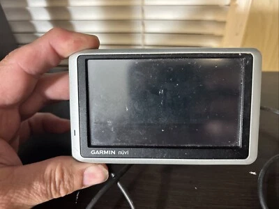 GARMIN NUVI 200W GPS UNIT BUNDLE W/ TOUCH DISPLAY & CHARGER - Image 1 of 4