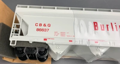 O Weaver Ultra Line Burlington CB&Q Centerflow Hopper #86637 2-R NIB! O2352 - Image 1 of 4