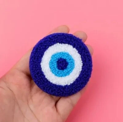 Pin Fuzzy Evil Eye  Foto 1 de 3