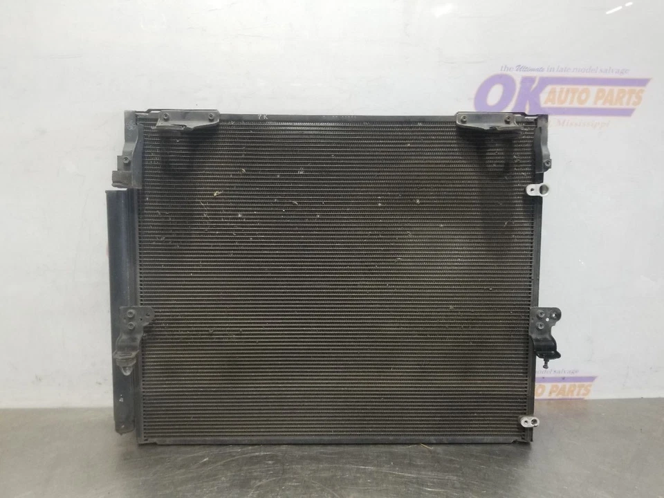 08 2008 Lexus LX570 5,7 L condensador de CA Foto 1 de 4