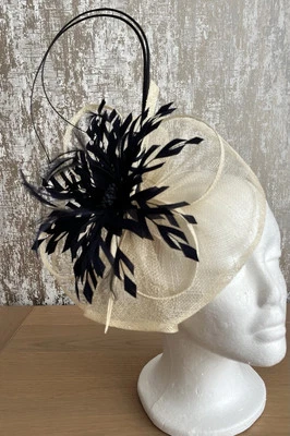 Jacques Vert Fascinator Headband Navy Blue Feathers Cream Sinamay Wedding Races - Image 1 of 4