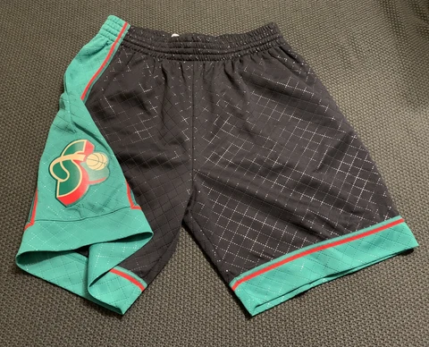 Mitchell & Ness Seattle Supersonics Neapolitan Swingman Jersey Size L Cover