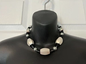 Collar Grueso Piedra Firmado Miriam Haskell Vintage Negro/Crema/Plata - Imagen 1 de 10