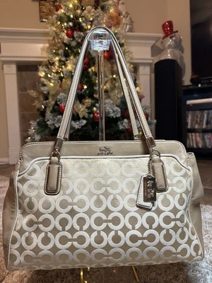 BOLSO DE HOMBRO COACH 26448 MADISON OP ART SATÉN PEQUEÑO PHOEBE Caqui Champagne Foto 1 de 4