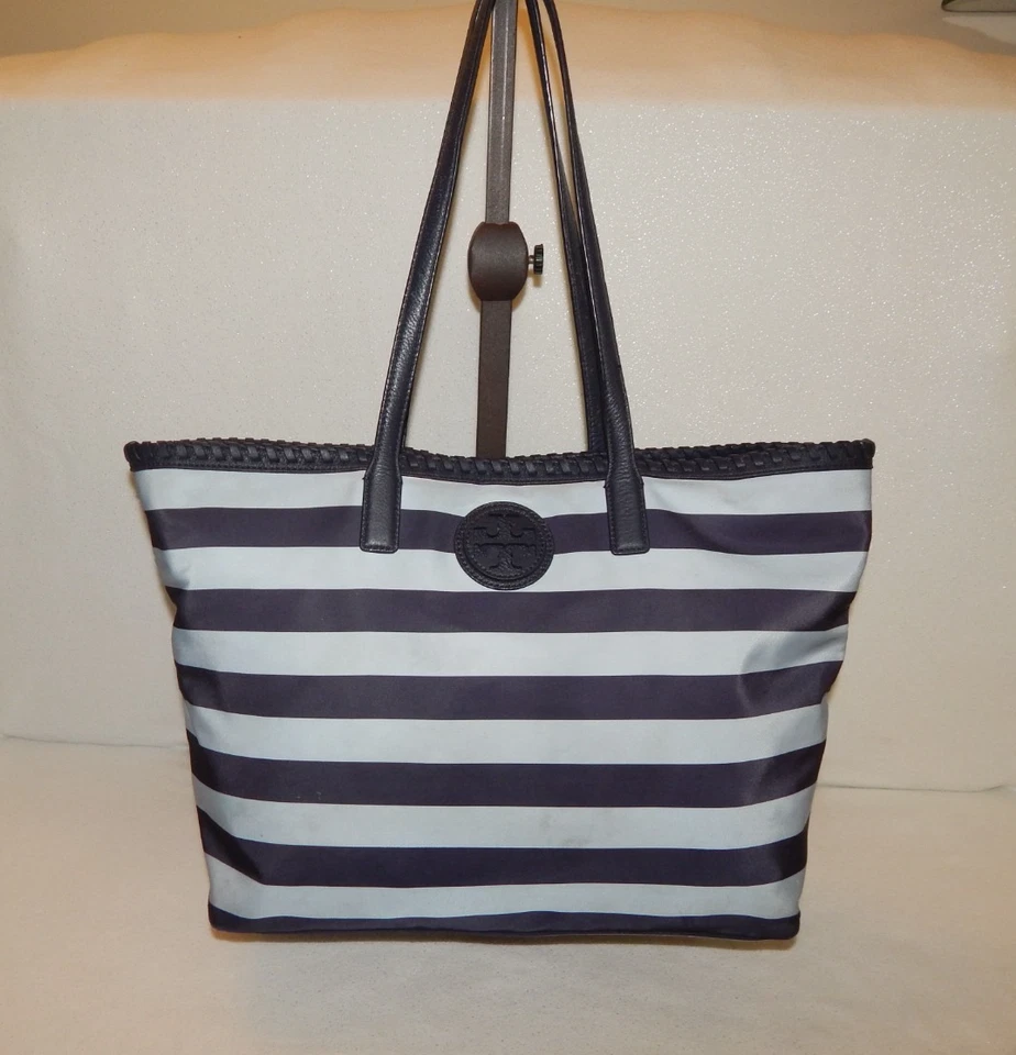 Tory Burch Bolso de Mano Cartera Bolso HST036 XL Bolso a Rayas Azul Marino Nylon Cuero Usado en Excelente Condición Foto 1 de 4