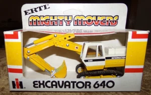 1/64 vintage ertl international 640 excavator in the box new - Picture 1 of 6