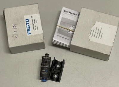 Festo / Pressure Sensor / SDE5-D10-C-Q4E-P-M8 / 542889 - Image 1 of 2
