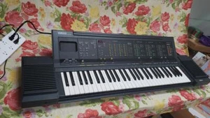 Yamaha PSR-6300 61 keys portable keyboard synthesizer w/cable - Picture 1 of 8