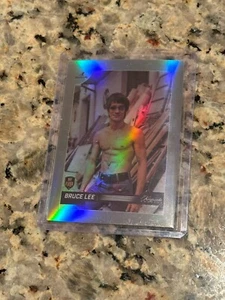TARJETA REFRACTOR DEL 50 ANIVERSARIO RECUERDO BRUCE LEE # 88 - Imagen 1 de 3