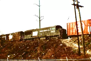 DUPLICATO KODACHROME SLIDE PENN CENTRALE U-25B #2653 (PRR 2653) MELROSE PK 5/7/75 - Foto 1 di 1