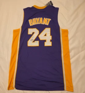 KOBE BRYANT HAND SIGNED LAKERS #24 JERSEY AUTOGRAPH HOLOGRAM COA 1011916 - Picture 1 of 3