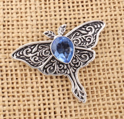 Colgante de joyería hecha a mano de plata de ley 925 con piedras preciosas de tanzanita (creada en laboratorio) Foto 1 de 4