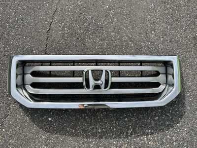 2012 2013 2014 Honda Ridgeline Upper Grille Assembly - Image 1 of 4