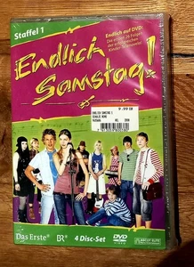 Endlich  Samstag ! Staffel 1 DAS ERSTE 4 DVD Set NEU & OVP GRATIS PAKET - Bild 1 von 2