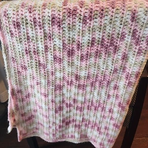 Handmade Crochet Pink and White Baby Throw Blanket 45 x 56 - Picture 1 of 6