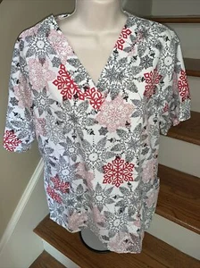 UA SCRUBS Spirograph Snowflake Geometric Design Top Shirt Womens Size L ❤️tb37 - Picture 1 of 6
