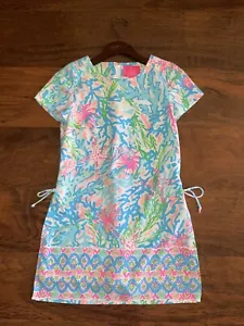 Lilly Pulitzer 0 Azul Blanco Rosa CORAL BAY BLANCO MAMELUCO ELÁSTICO Manga Corta Usado en Excelente Condición - Imagen 1 de 5