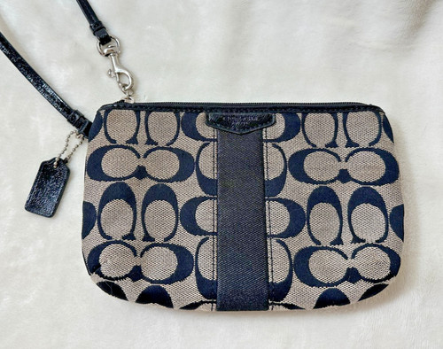 ORIGINALE COACH ~ Borsa da polso monogramma dimensioni medie ~ #F51369 ~ etichetta da appendere ~ usata in ottime condizioni!