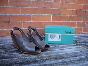 BNWOT in box, Clarks "Ballot Box" size 6 lavender brown patent leather sandals - Picture 1 of 9