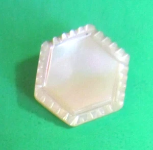 ANTIQUE VINTAGE 3/4" CARVED HEXAGON WHITE PEARL SHELL METAL SHANK BUTTON-G124 - Picture 1 of 2