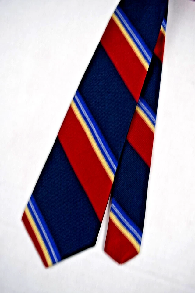 Corbata de Colección Años 80 Stringbeans Club Azul Rojo Amarillo Rayas Corbata de Seda 54" x 2.75" Foto 1 de 4