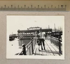 1950's Chinese happy couple at 太白 Floating Restaurant Hong Kong Photo 香港照片 - Picture 1 of 2