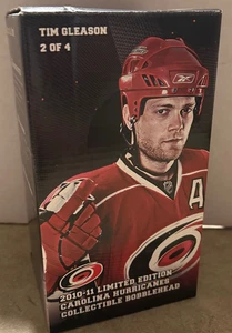 Carolina Hurricanes 2008-2009 Tim Gleason Bobblehead Edición Limitada 2 de 4 - Imagen 1 de 2