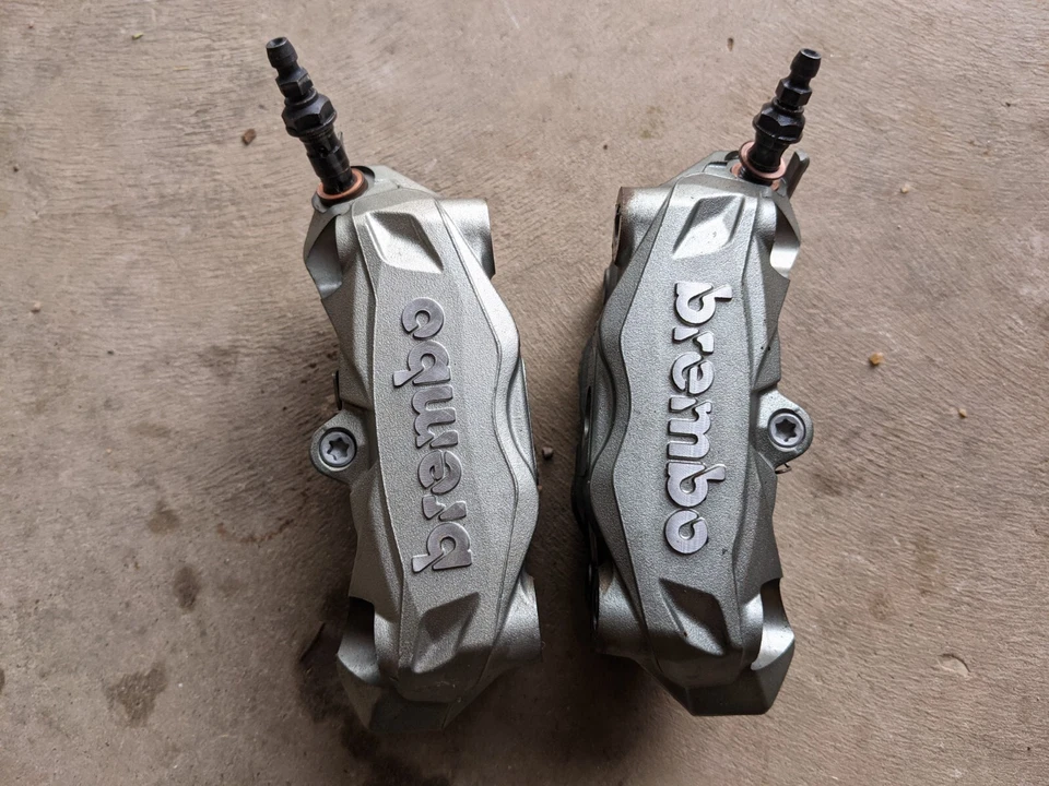 Pinzas de titanio Ducati Brembo M432 100 mm Aprilia MV Augusta BMW PERFECTAS Foto 1 de 2