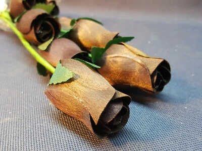 Buquê de flores 8 hastes de rosa de madeira vermelho rosa azul amarelo branco preto roxo  - Imagem 1 de 4