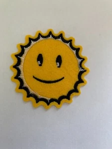Iron on Smiley Toppa applique sole Face - Foto 1 di 1