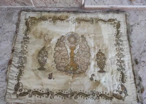 Antiguo Estandarte Religioso Bordado del Siglo XIX - Imagen 1 de 16
